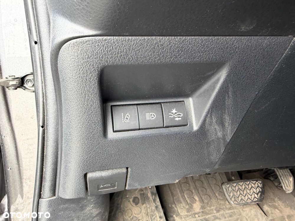 Toyota Yaris Hybrid 100 Life - 12