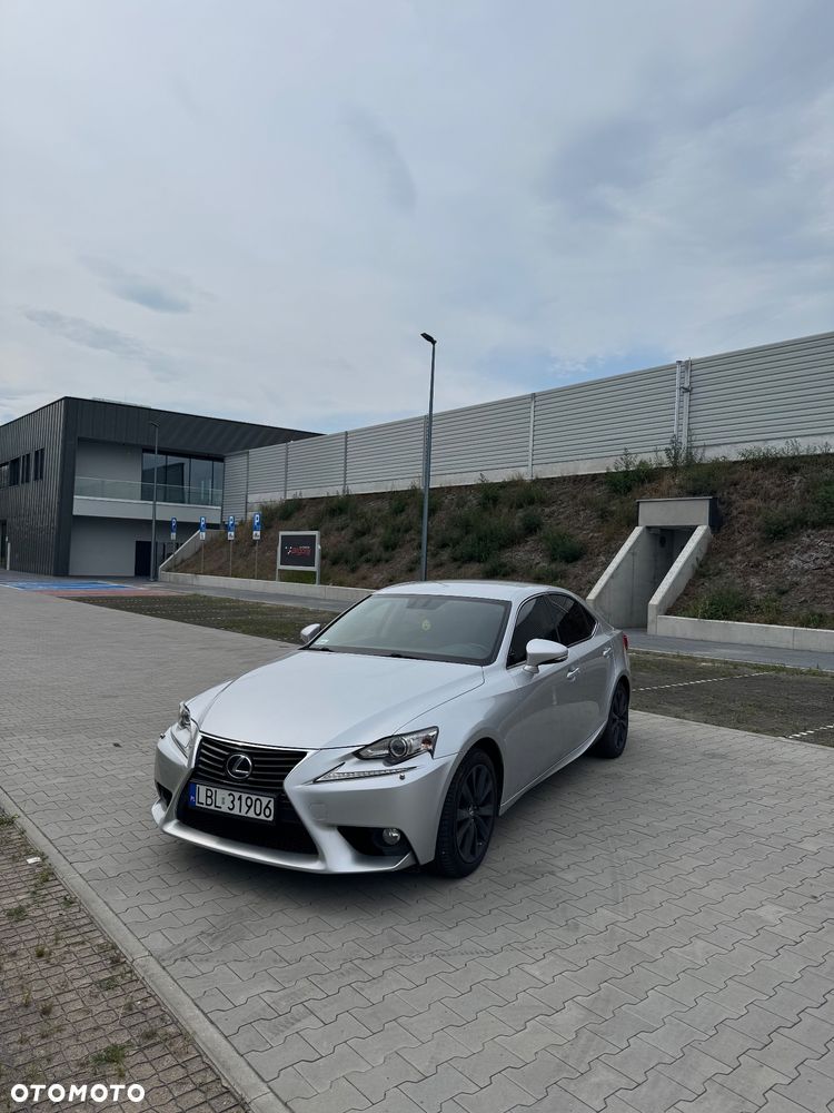 Lexus IS 300h Prestige - 1