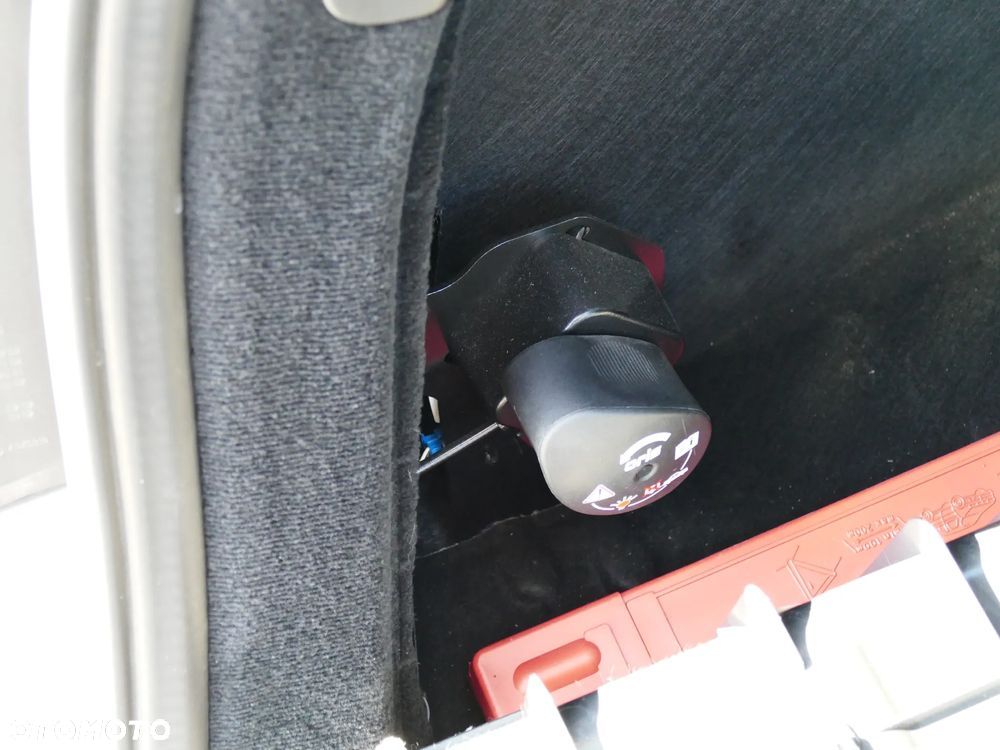 Mercedes-Benz Klasa E 200 BlueTEC 7G-TRONIC Elegance - 21