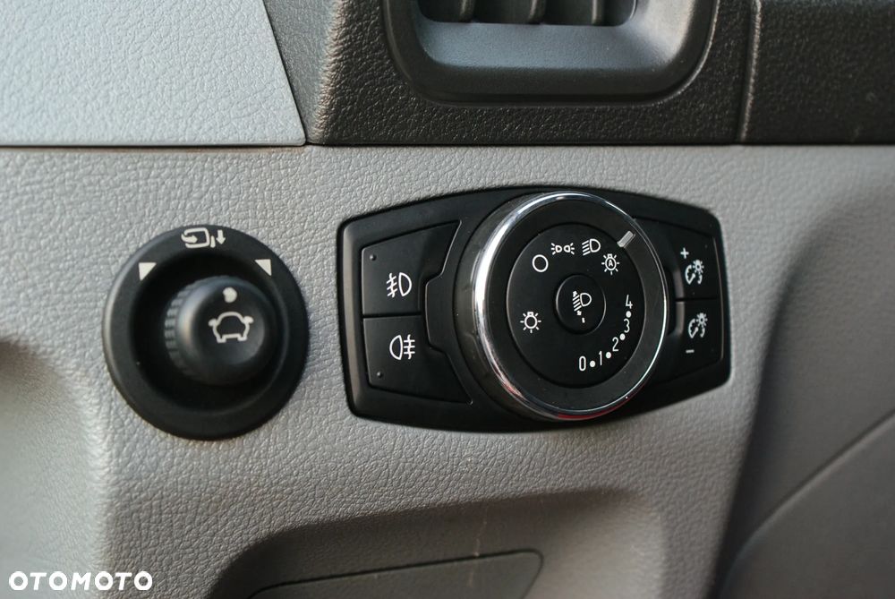 Ford Transit - 12