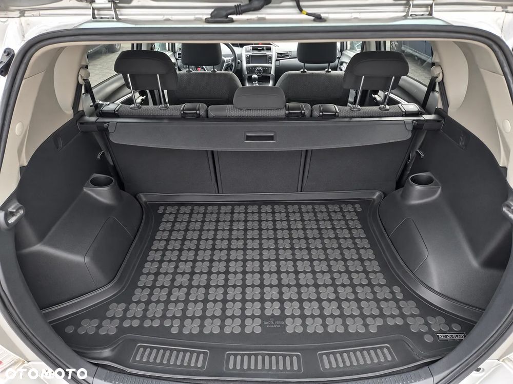 Toyota Verso 2.0 D-4D Prestige - 11