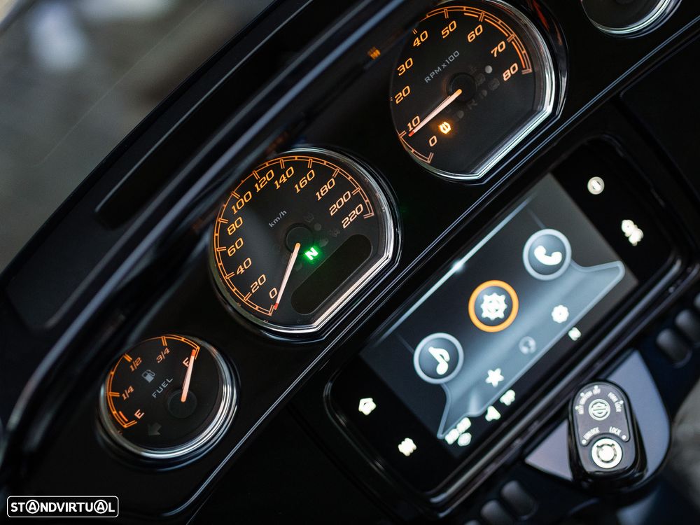 Harley-Davidson FLHXS STREET GLIDE® SPECIAL ARCTIC BLAST™ - 20