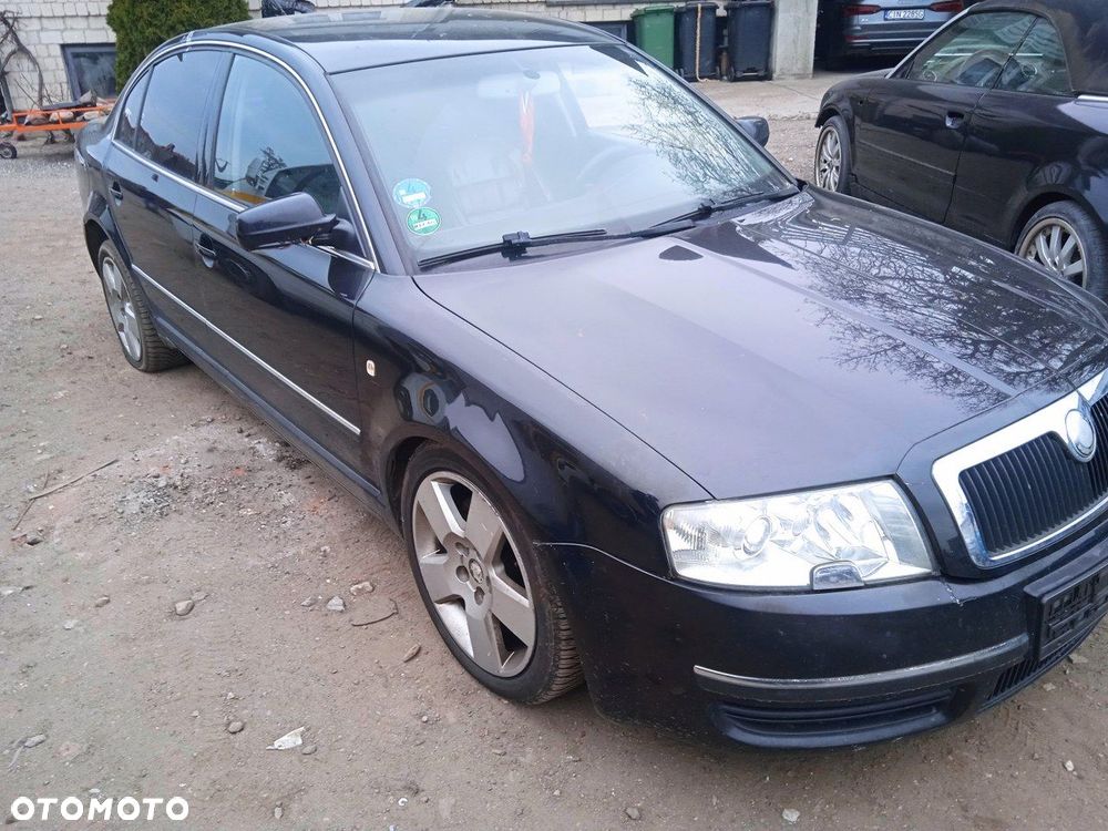 Na części Skoda Superb Sedan 2.5 TDI V6 FAD BDG 9910 błotnik drzwi zderzak - 6