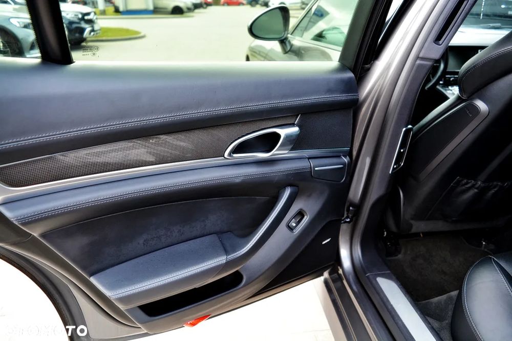 Porsche Panamera GTS - 28