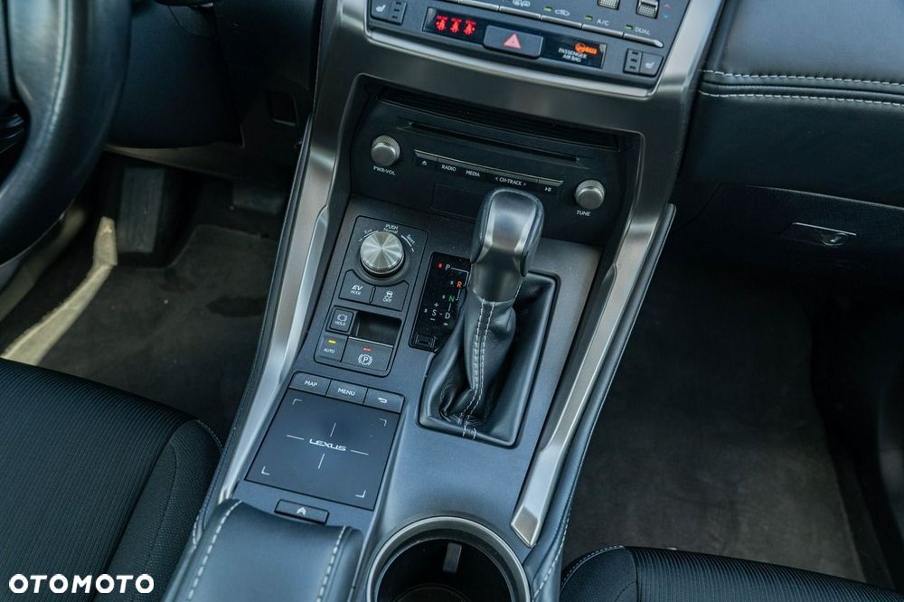 Lexus NX 300h Business Edition AWD - 25
