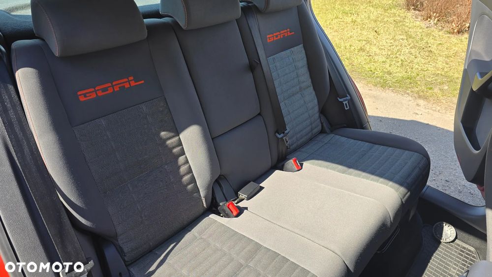 Volkswagen Golf Plus 1.9 TDI DSG Goal - 29