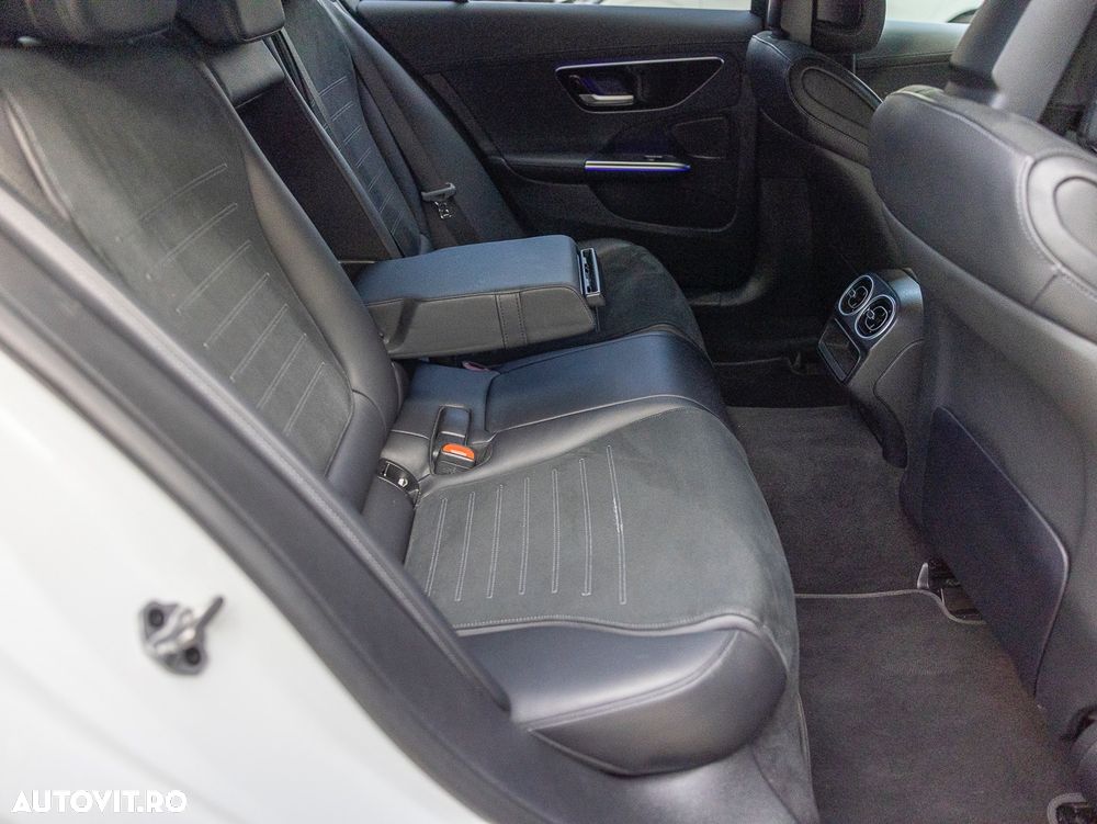 Mercedes-Benz C 200 4Matic 9G-TRONIC AMG Line - 4
