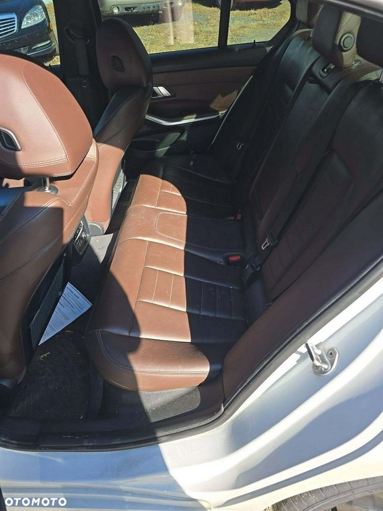 BMW Seria 3 330i xDrive M Sport - 8