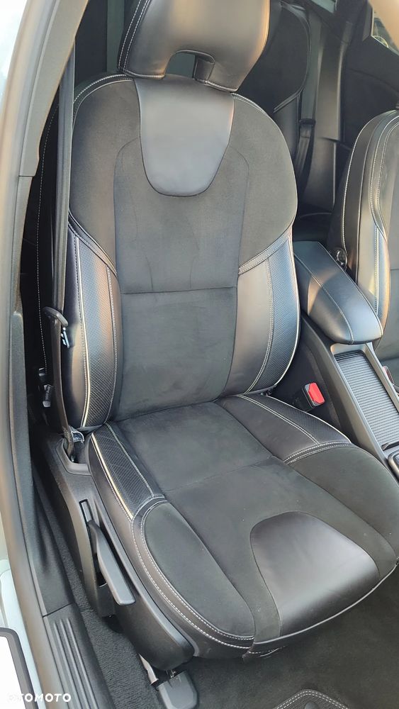 Volvo V40 D3 Momentum - 25