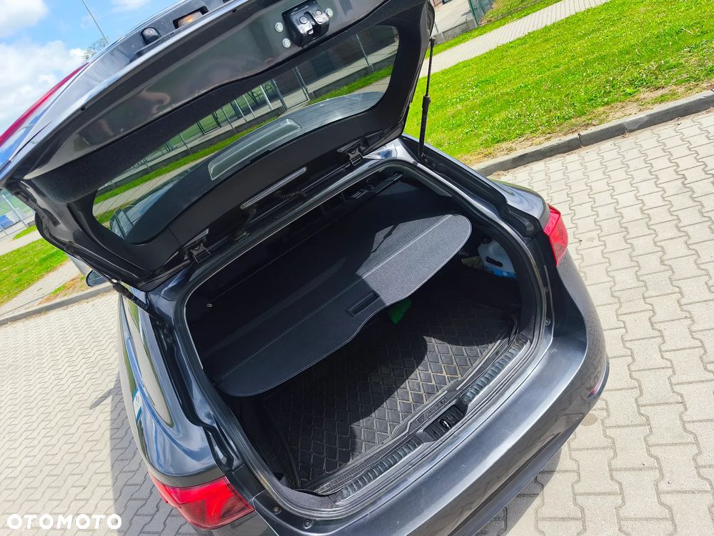 Toyota Avensis Touring Sports 2.0 D-4D Executive - 23