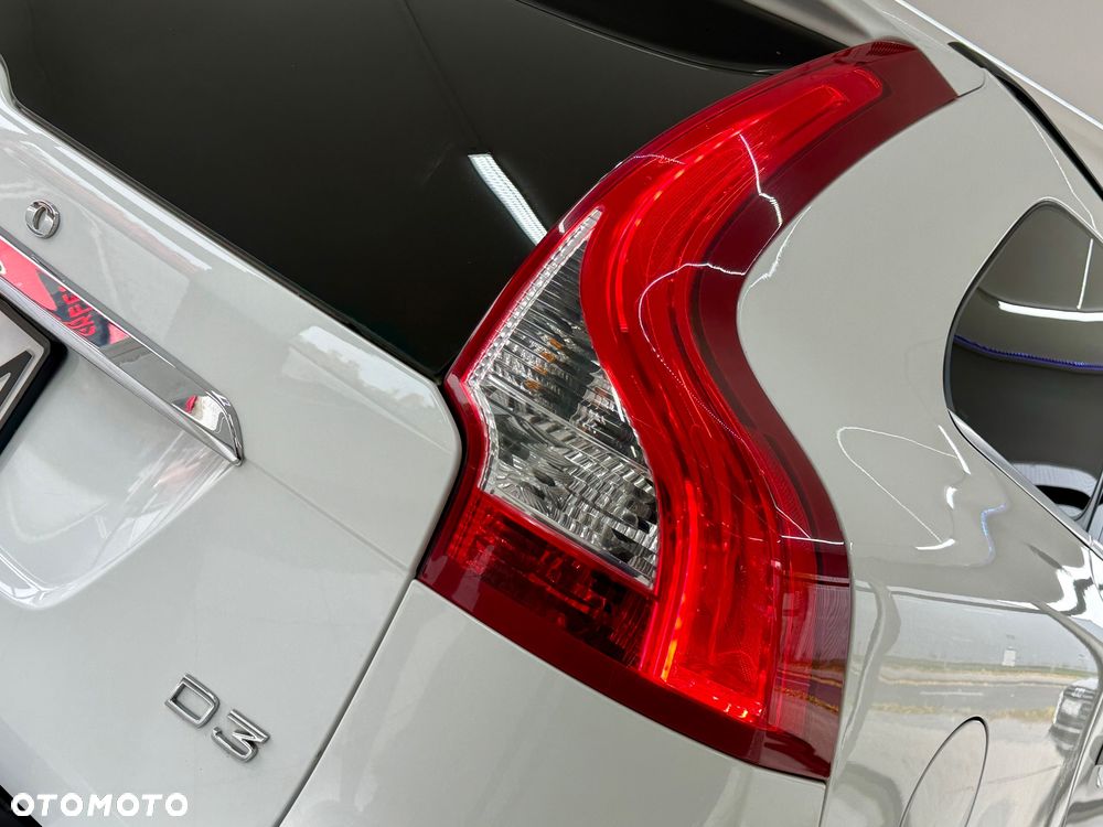 Volvo XC 60 D3 Drive-E R-Design Momentum - 24