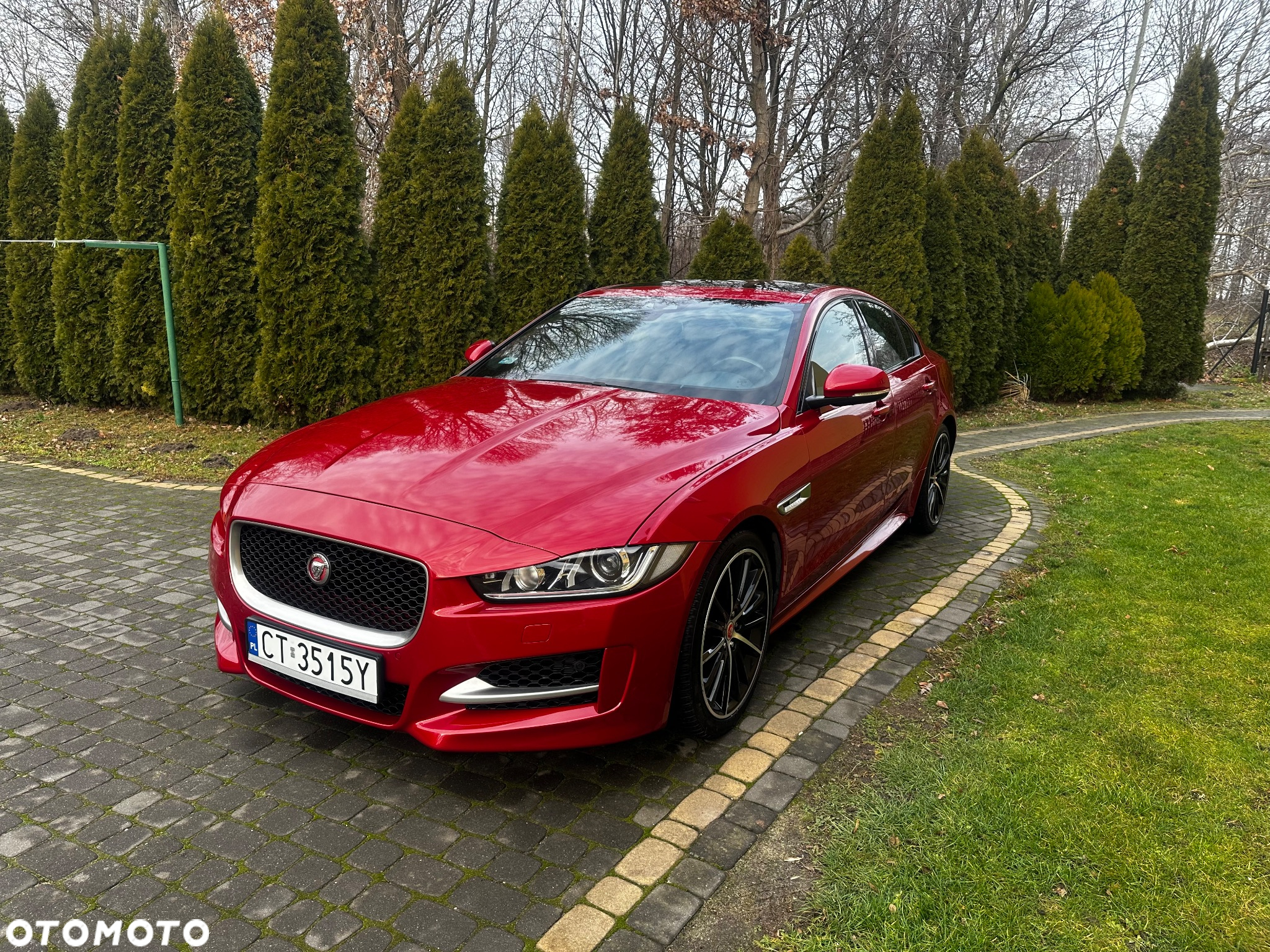 Jaguar XE 2.0 D R-Sport - 4
