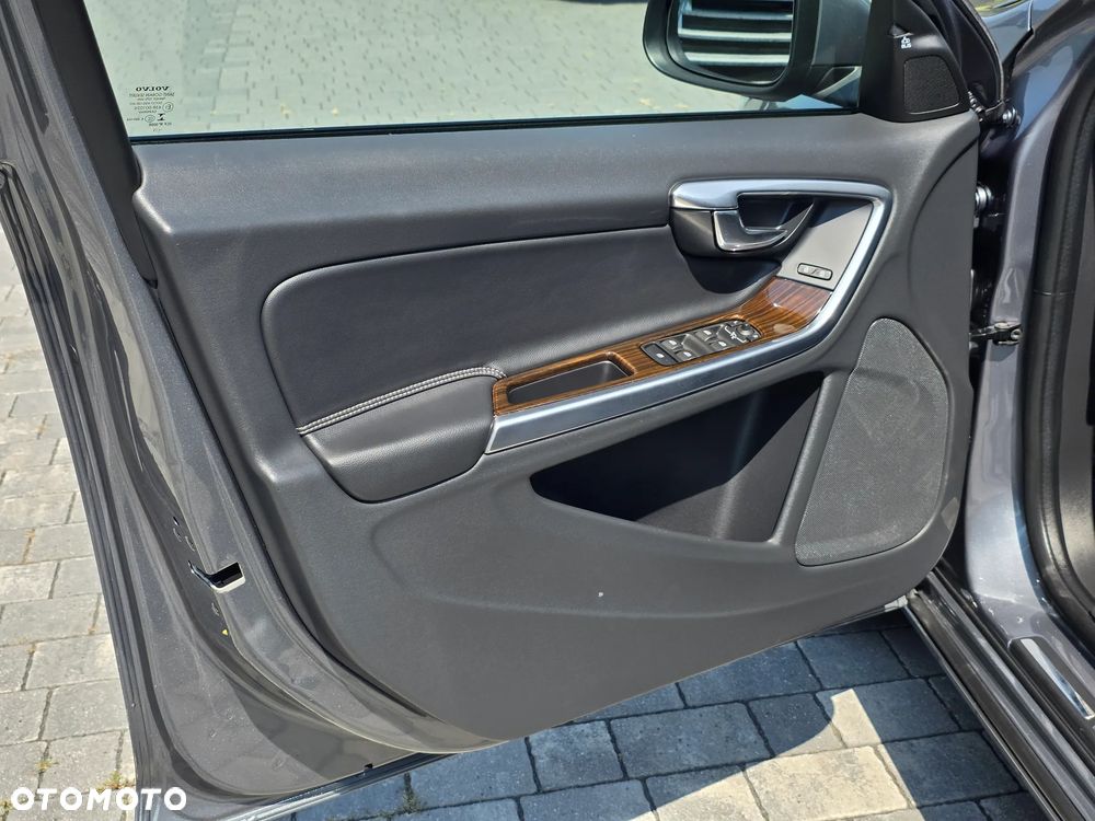 Volvo V60 T5 Geartronic Summum - 17
