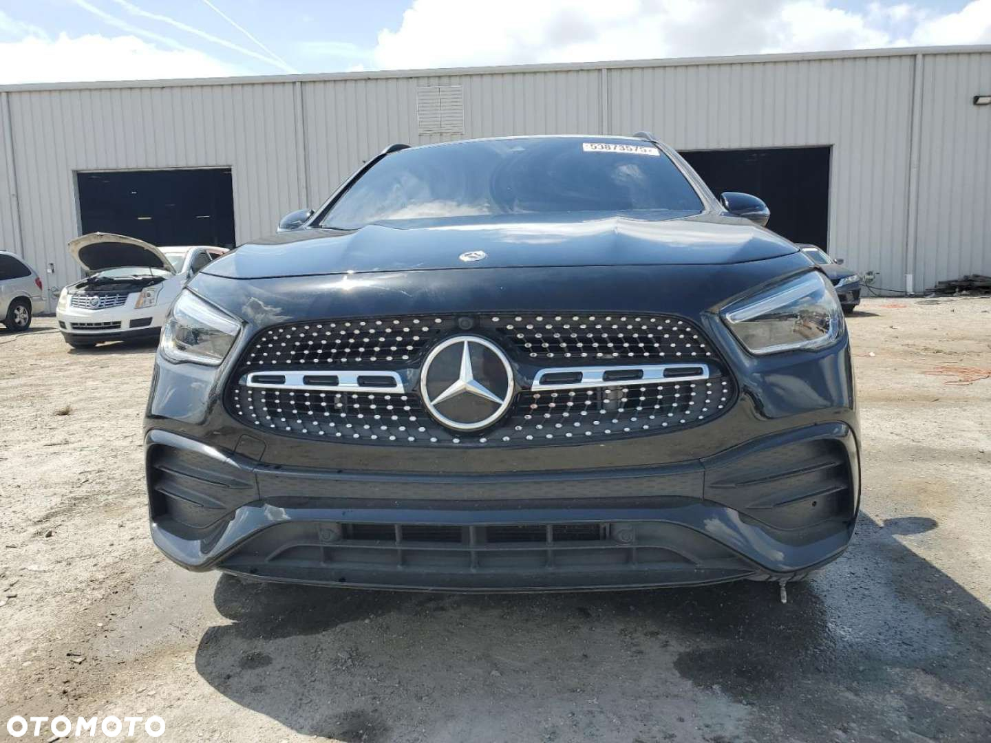 Mercedes-Benz GLA - 8