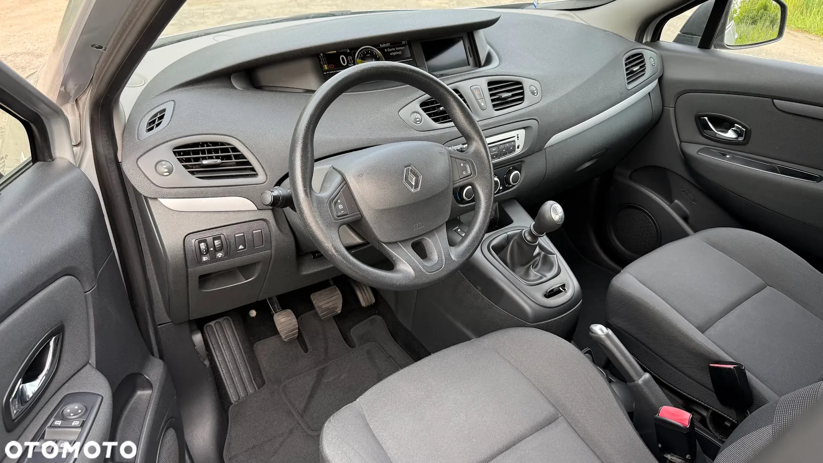 Renault Scenic 1.6 16V 110 Dynamique - 2