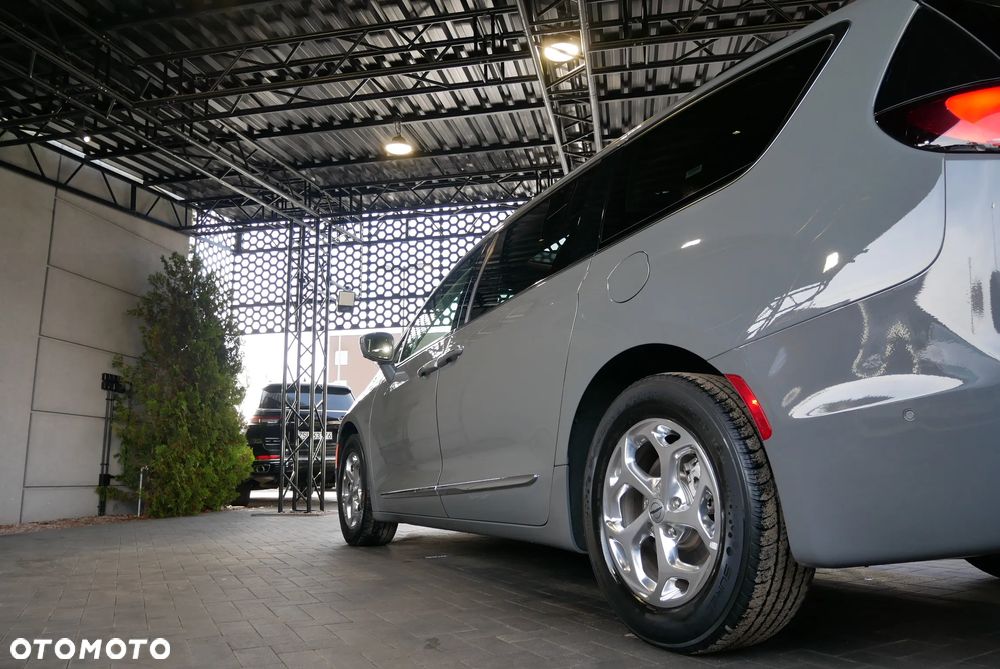 Chrysler Pacifica - 34