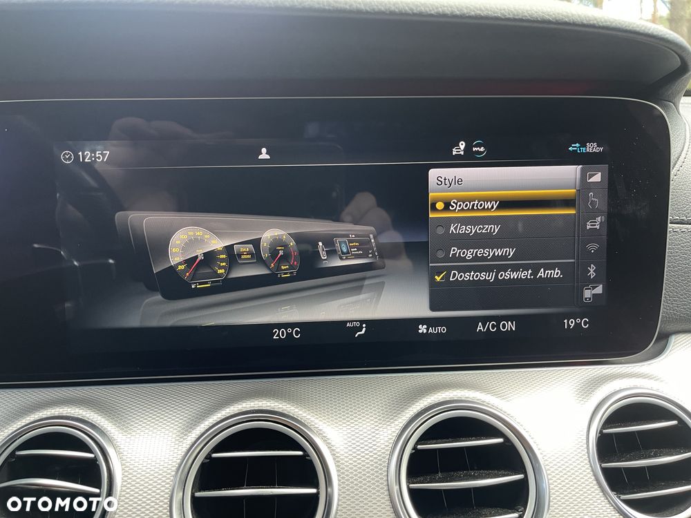 Mercedes-Benz Klasa E 220 d 9G-TRONIC - 23