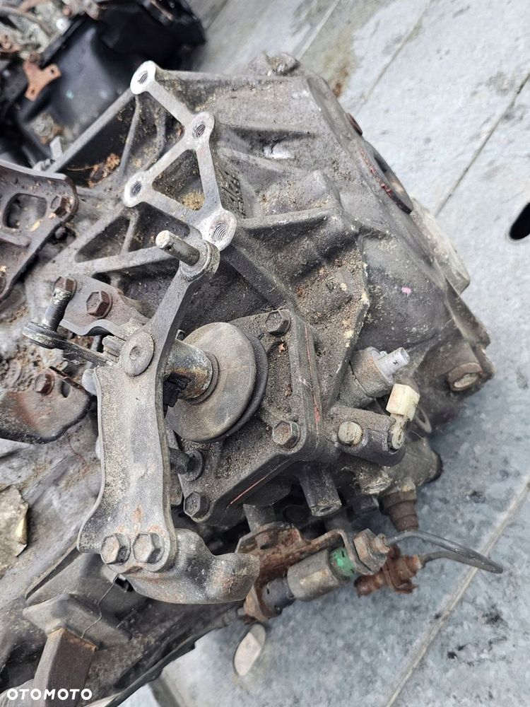 SKRZYNIA BIEGÓW TOYOTA AVENSIS T25 2.2 D4D D-CAT 07 2AD - 5