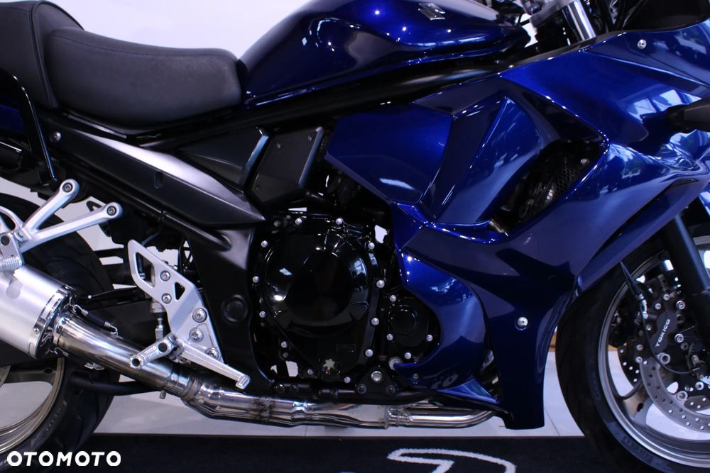 Suzuki GSX - 23