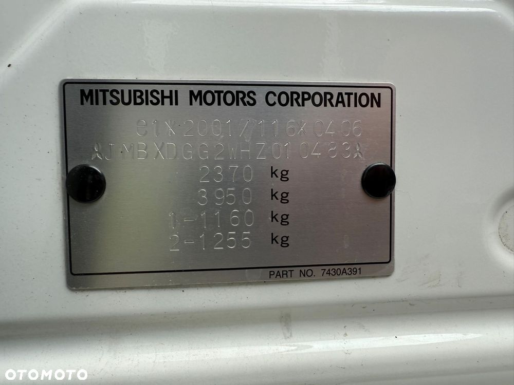 Mitsubishi Outlander 2.0 4WD Plug-In Hybrid Plus - 17
