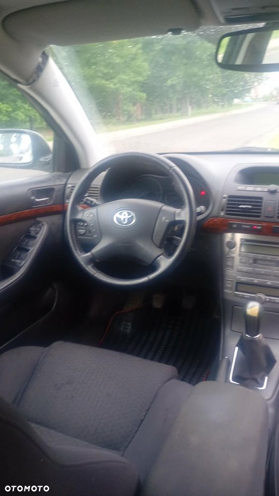 Toyota Avensis 2.0 D-4D - 14