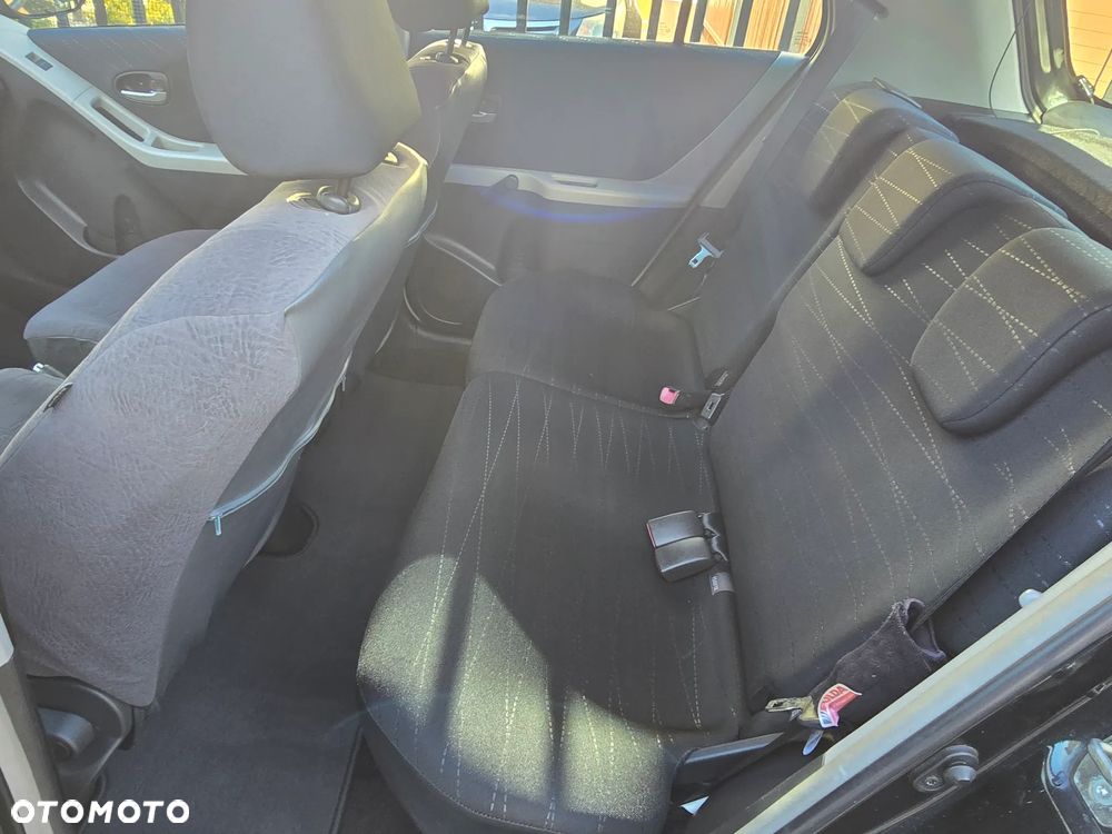 Toyota Yaris - 11