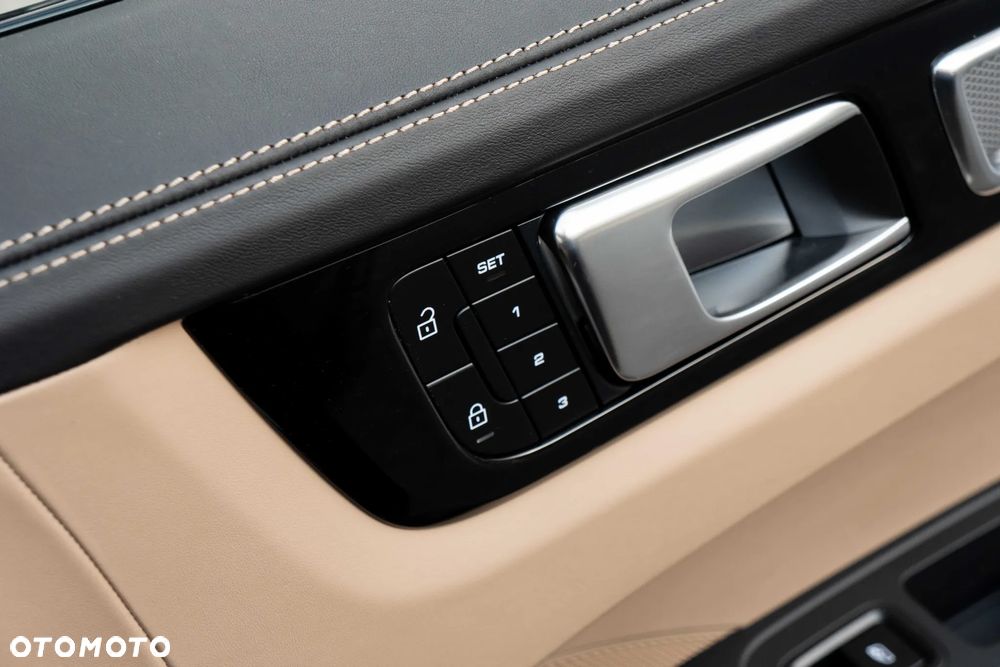 Porsche Cayenne - 20
