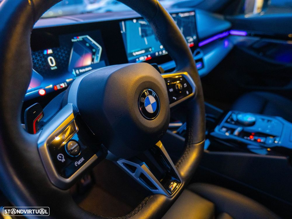 BMW 520 d Pack Desportivo M - 14