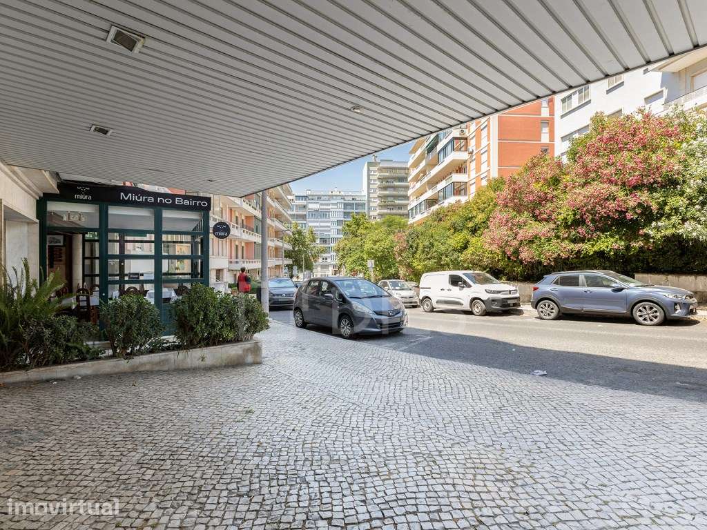 Loja para arrendamento no Bairro São Miguel, Alvalade - Grande imagem: 3/16