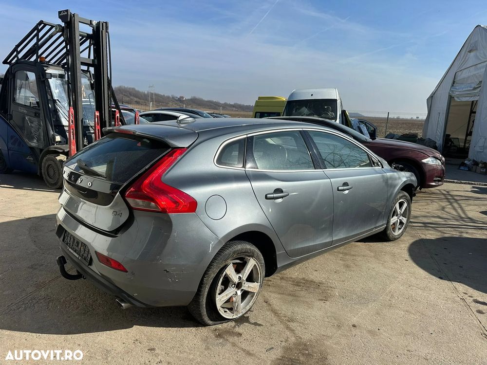 Dezmembrari Volvo V40 2014 / 2.0Diesel - 1