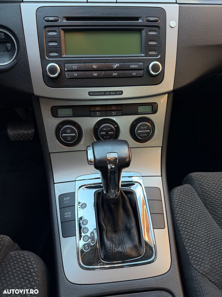 Volkswagen Passat - 12