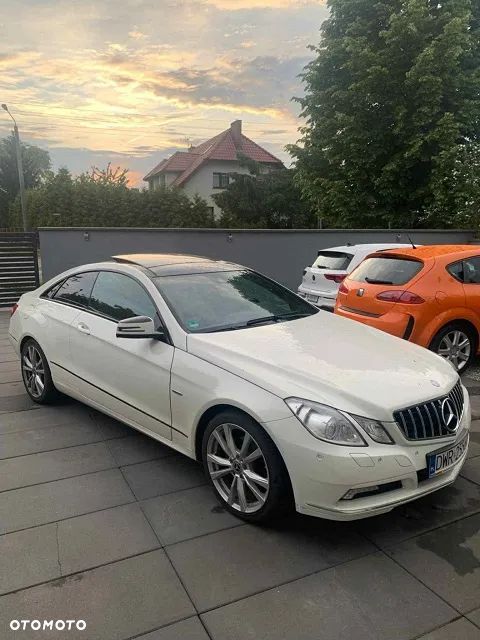 Mercedes-Benz Klasa E 200 CGI Coupe BlueEFFICIENCY Elegance - 3
