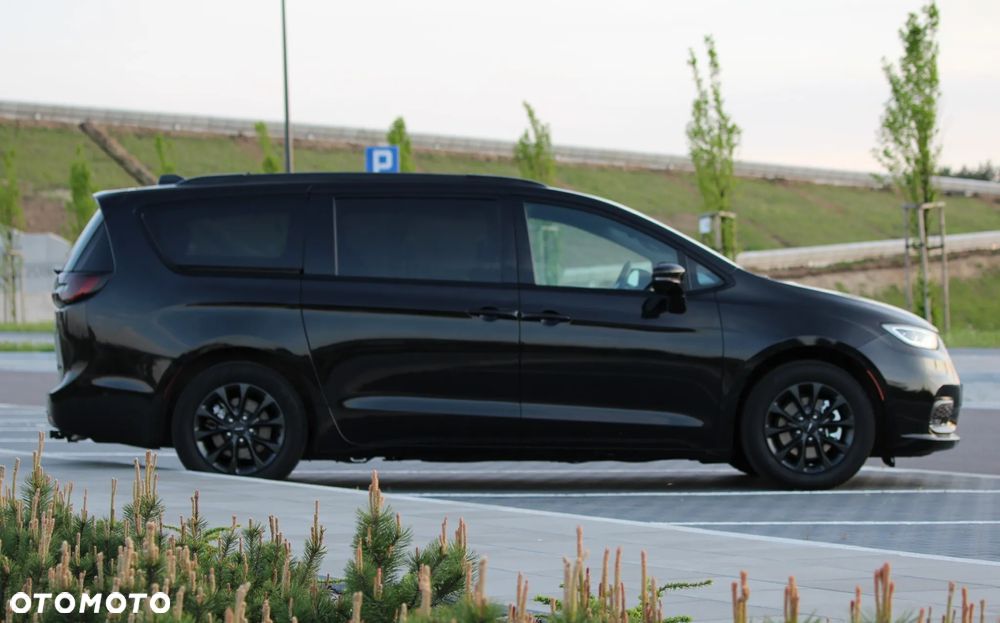 Chrysler Pacifica - 14