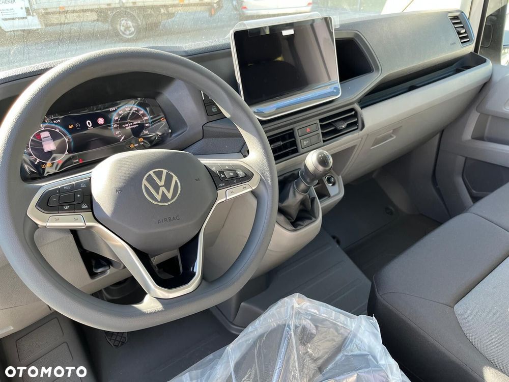 Volkswagen Crafter 35 Skrzyniowy z podwójną kabiną silnik: 2,0 l EU6 SCR 177 KM / skrzynia biegów: Przedni napęd manualna 6-biegowa rozstaw osi: 4490 mm - 10