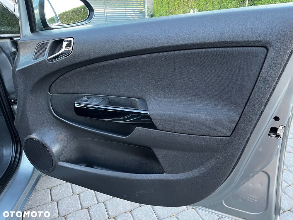 Opel Corsa 1.2 16V Cosmo - 21