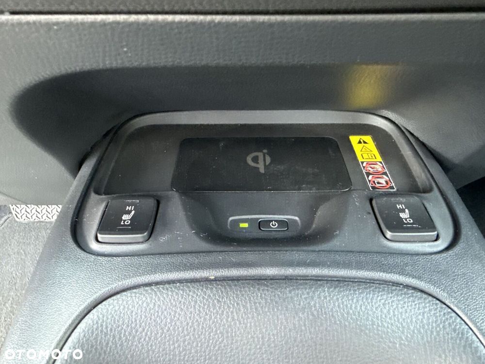 Toyota Corolla 1.8 Hybrid Comfort - 22