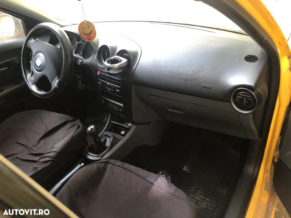 Dezmembrez Seat Ibiza 2006 galben 1,2 benzina - 8