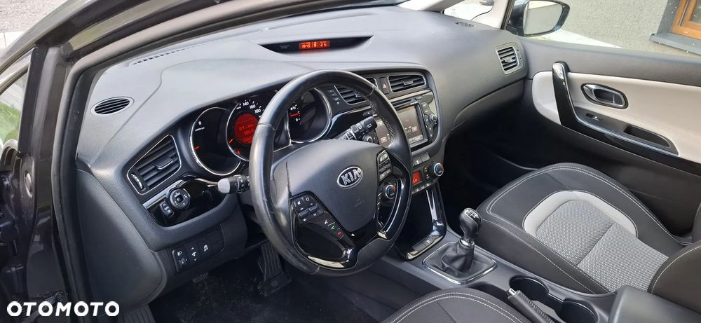 Kia Ceed - 10