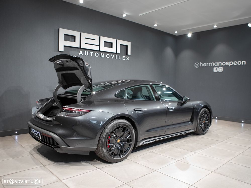 Porsche Taycan GTS - 44