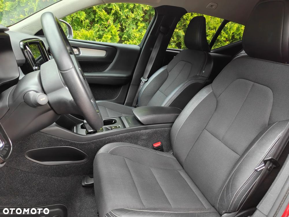 Volvo XC 40 T4 AWD Geartronic Momentum Pro - 23