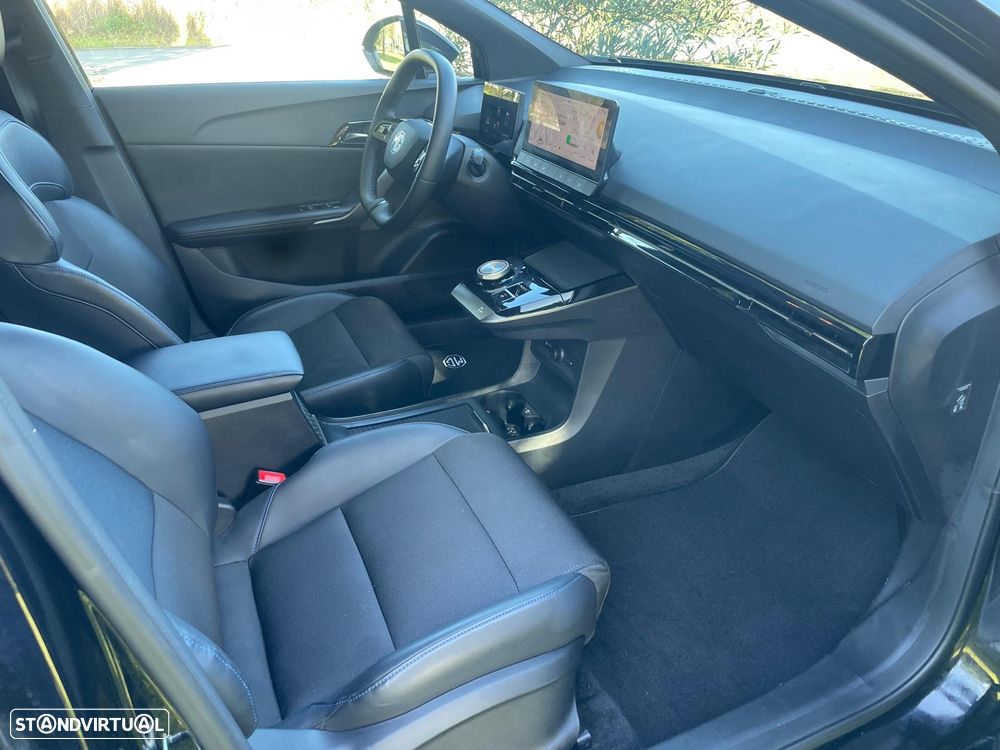 MG MG4 64 kWh Luxury - 38