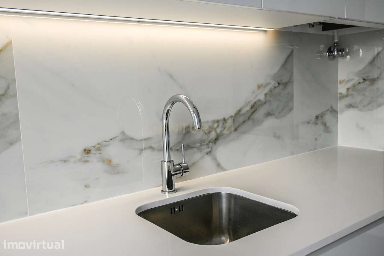 Apartamento Totalmente Remodelado com Terraço de 33 m² | Cruz de Pau – - Grande imagem: 3/12
