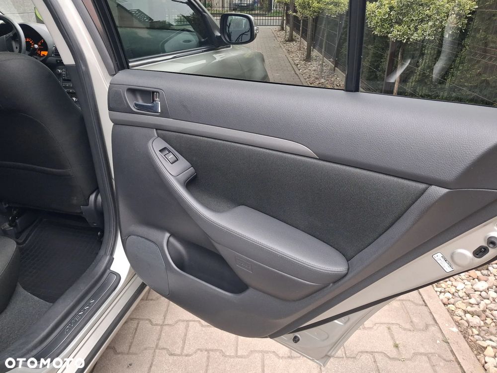 Toyota Avensis 1.8 VVT-i Executive - 6