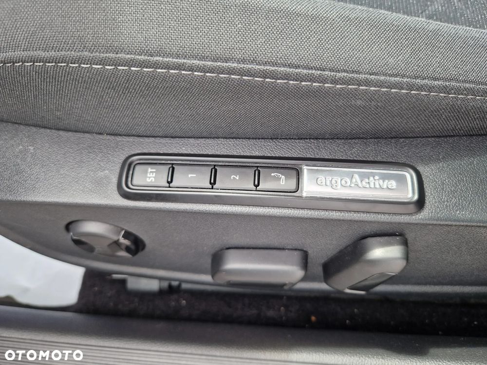 Volkswagen Golf VIII 2.0 TDI Life DSG - 32