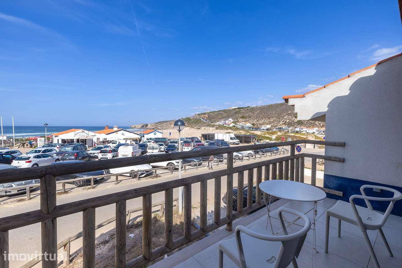 FABULOSA MORADIA REMODELADA PRIMEIRA LINHA DA PRAIA DE MONTE CLÉRIGO - Grande imagem: 2/37