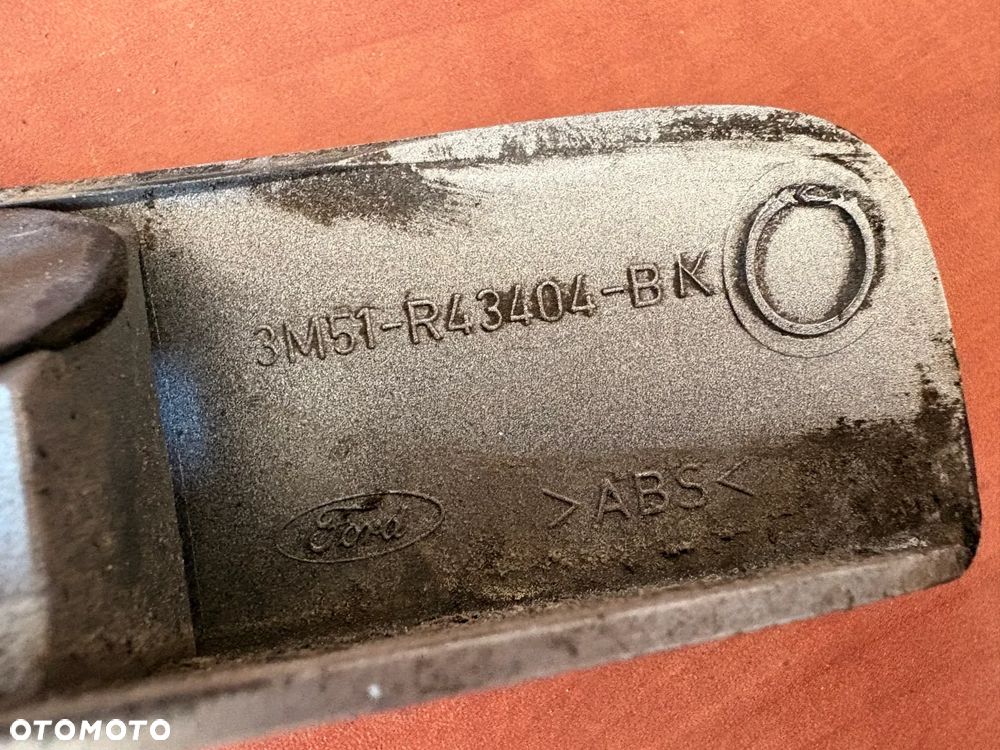 Blenda klapy bagażnika Ford C-MAX I 2003-2010 3M51R43404B SREBRNA - 3