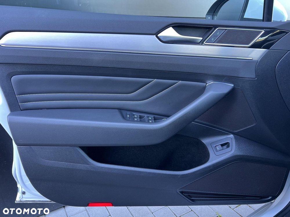 Volkswagen Passat - 9