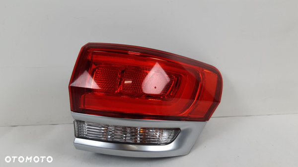 JEEP GRAND CHEROKEE WK2 LAMPA PRAWA TYŁ 68236132AE