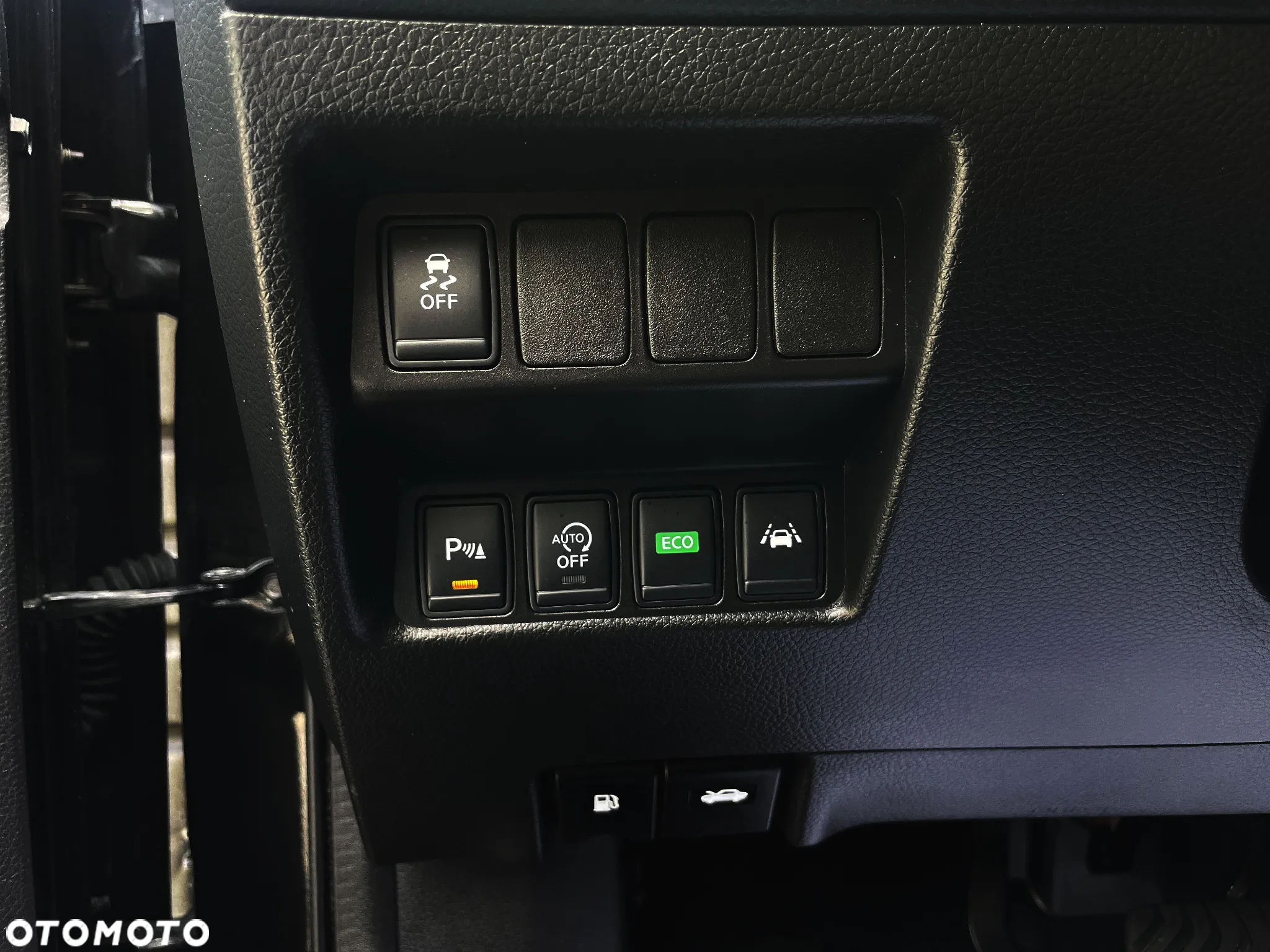 Nissan Qashqai 1.6 DCi N-Connecta Xtronic - 27