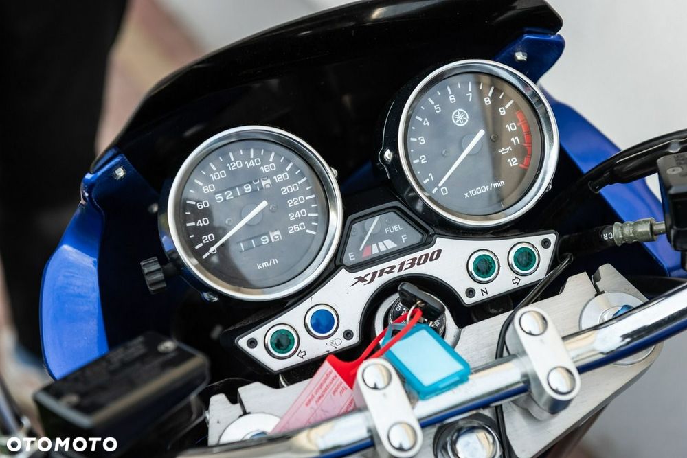 Yamaha XJR - 8